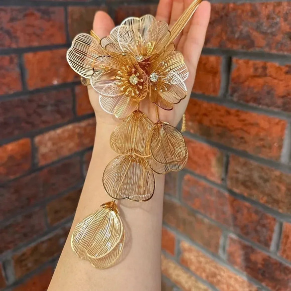 Zara Kate Middleton Famous Cascading Floral Necklace&Earrings Set - Picture 11 of 16